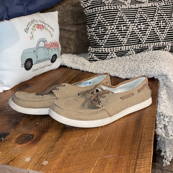 Size 12 men’s Tom’s boat shoes euc worn twice - Picture 2 of 7